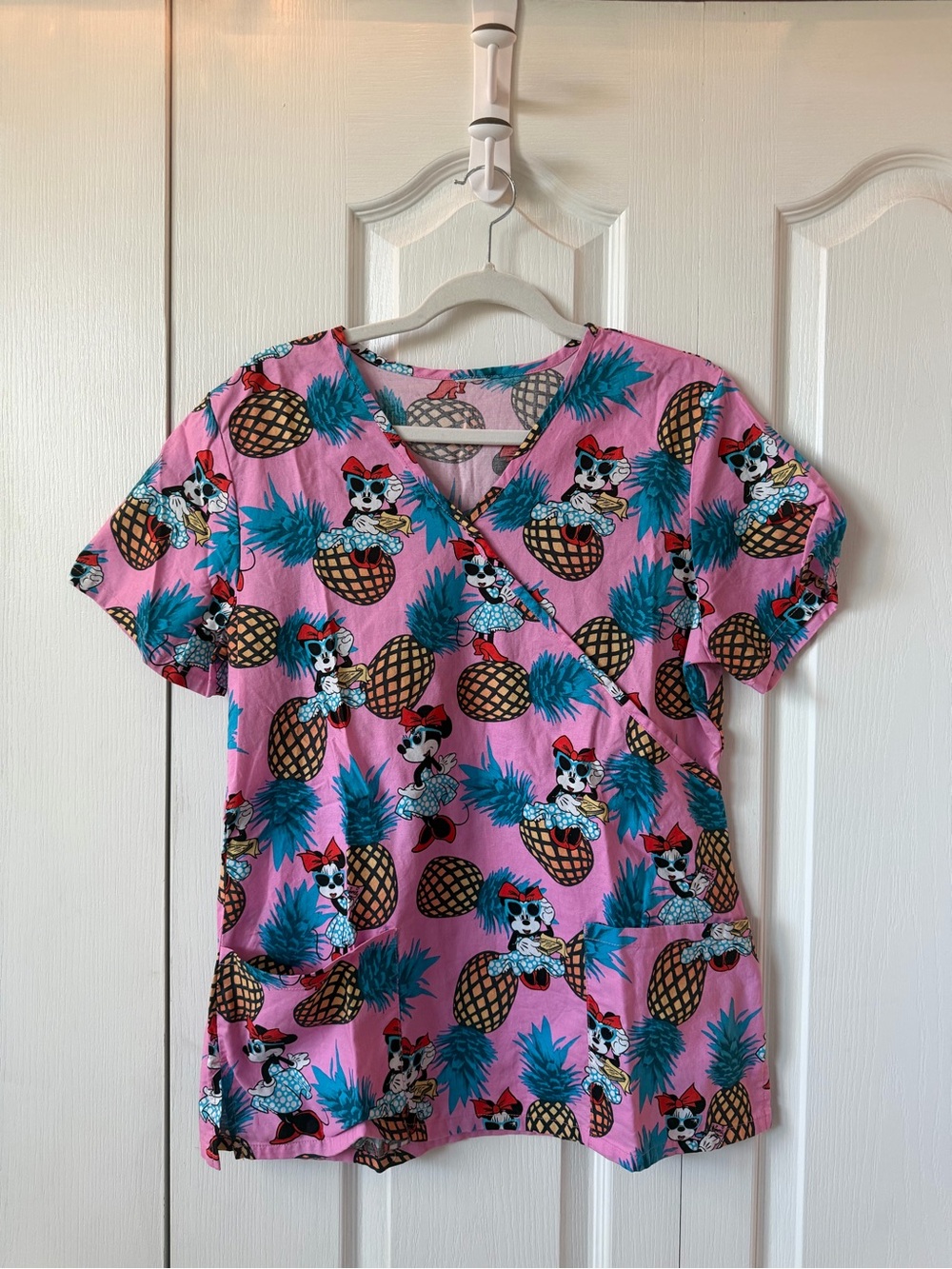 Disney Minnie Mouse Cartoon Print Scrub Top Pink Women M/L